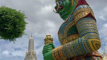 Thailandia Bangkok Statua Giagante Wat Arun Tempio
