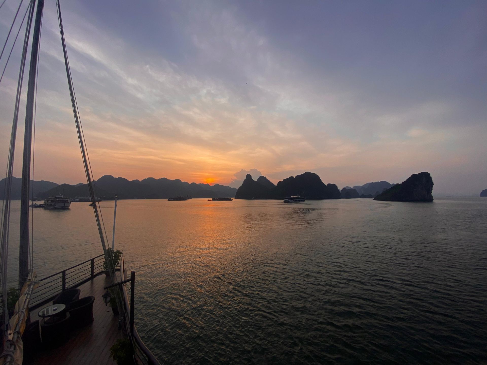 Vietnam Baia di Halong Vietnam Baia di Halong